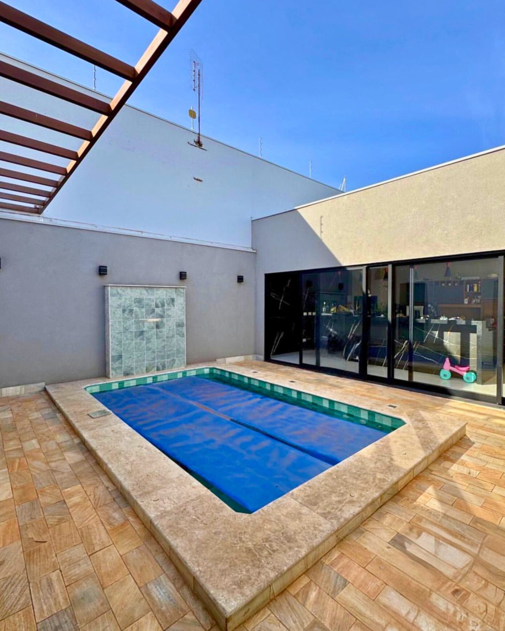 F62C6862-8813-47C2-8CB1-437E588FB019