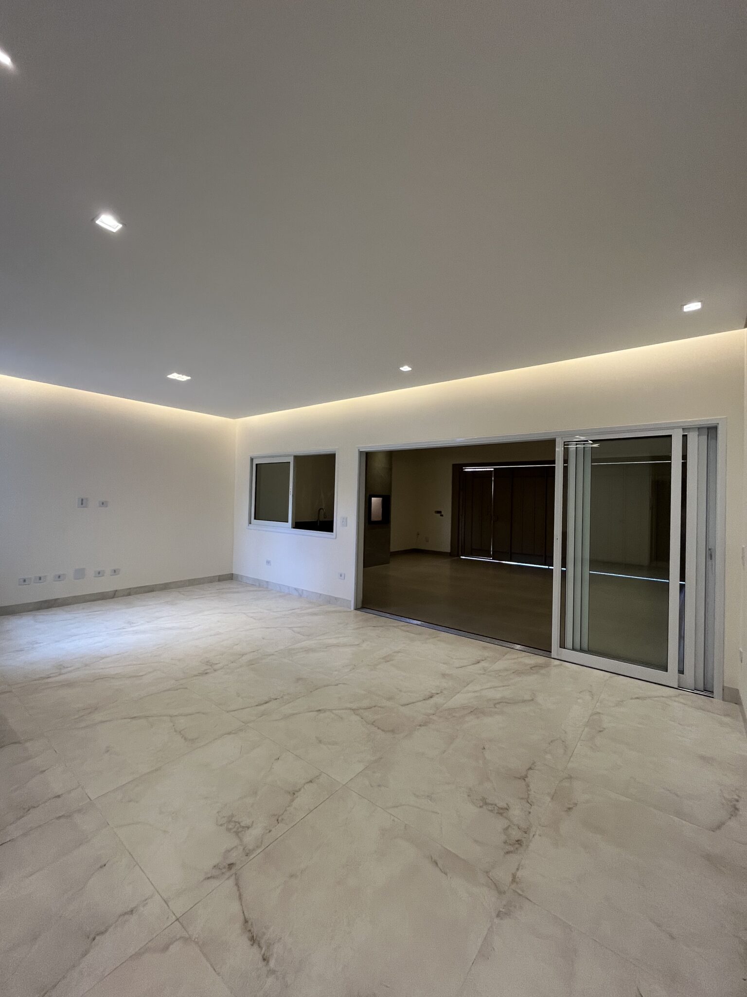 6C03A3B3-4DC4-4ACA-B045-46532FD20063