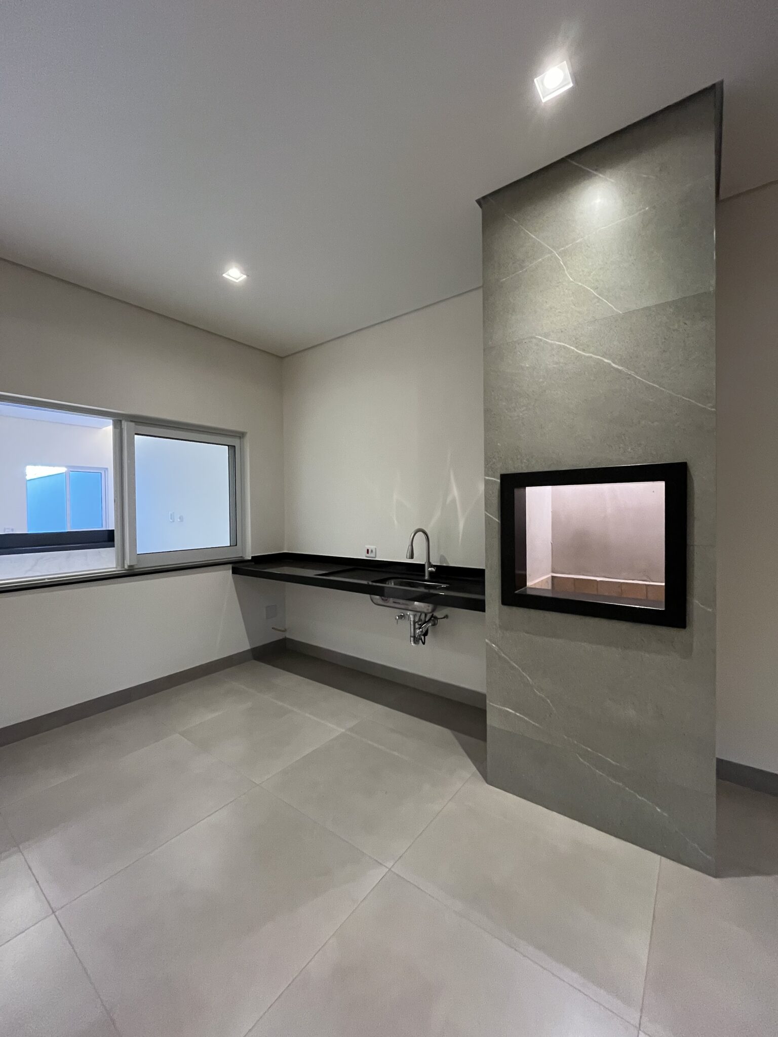 E8BF70F5-C00B-4E41-BE56-25377BF8F1C6